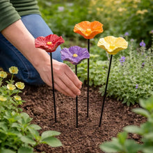 Afbeelding in Gallery-weergave laden, Handgemaakte Hommelbloemen – weerbestendige keramische drinkplaatsen voor hommels, set van 4.
